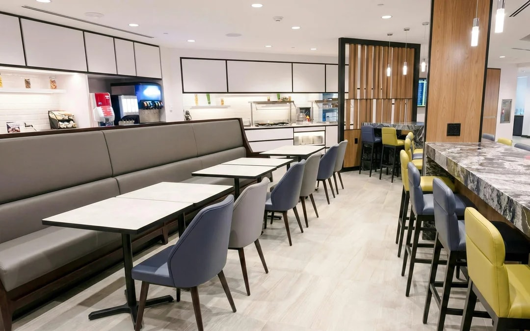 Toronto Pearson International Airport: Plaza Premium Lounge at Terminal 3 (USA Departures) Image 3