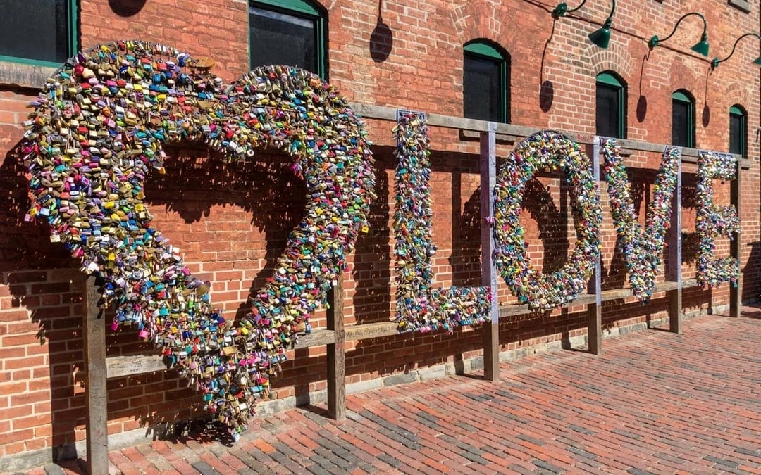 Toronto's Distillery District: Self-Guided City Exploration Game