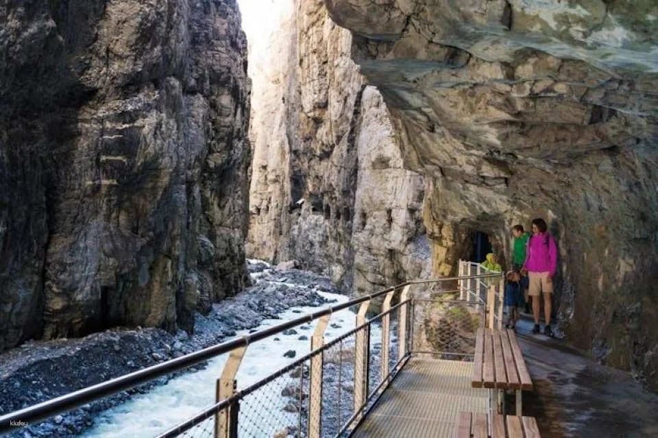 Tour of Glacier Canyon Grindelwald