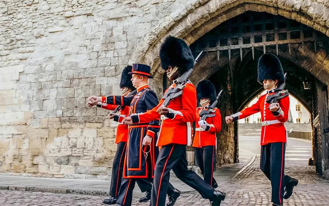 Skip-the-Line Tower Bridge Tickets and Tower of London Early-Access Guided Tour with Beefeater Opening Ceremony Image 8