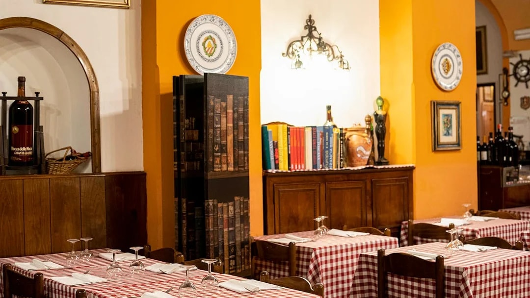 Tuscan restaurant interior with checkered tablecloths in Florence.