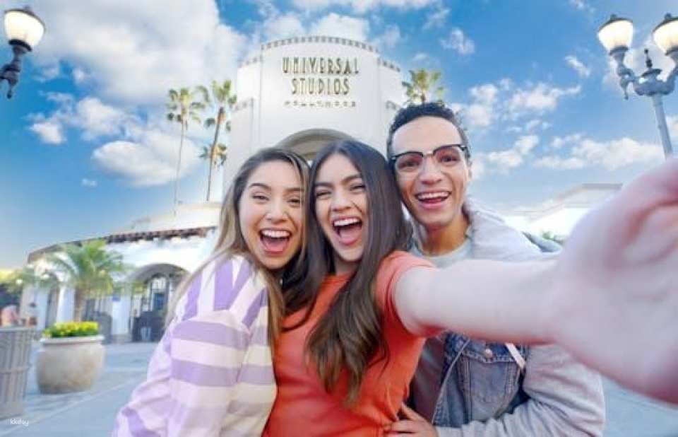 Universal Studios Hollywood entry with shuttle and hop-on hop-off tour (601294)