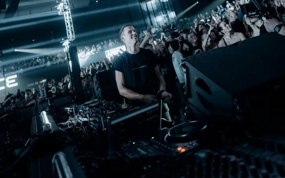 [UNVRS] on Mondays: Armin van Buuren Tickets (September & October only) Image 3