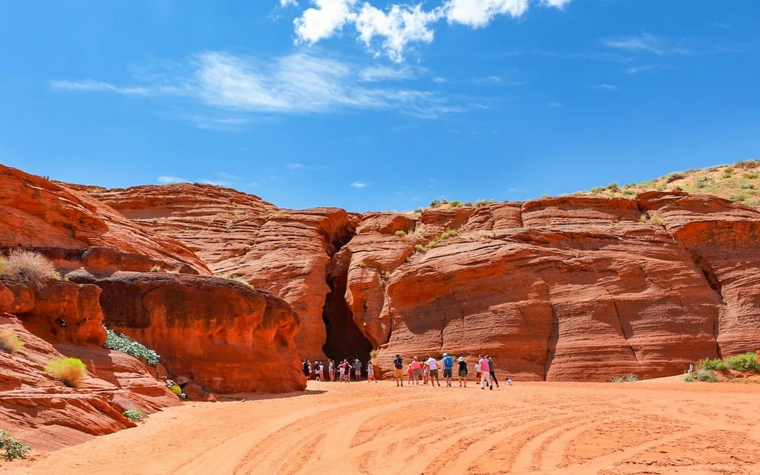 Upper Antelope Canyon Tour with Navajo Guide Image 9
