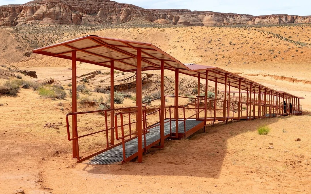 Upper Antelope Canyon Tour with Navajo Guide Image 2