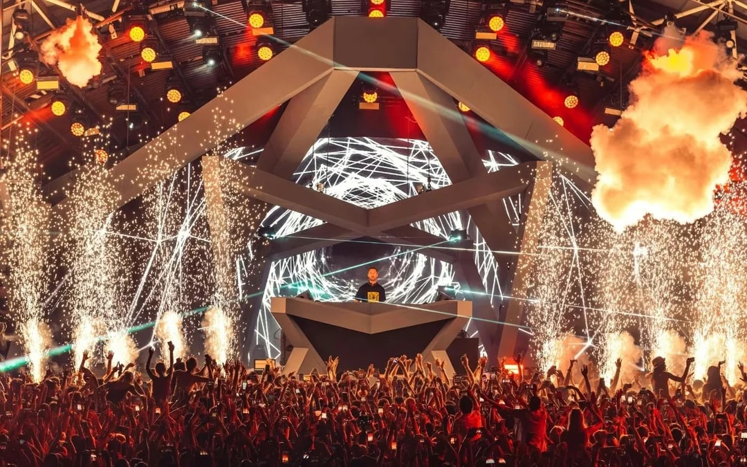 Ushuaïa on Fridays: Calvin Harris Tickets Image 2