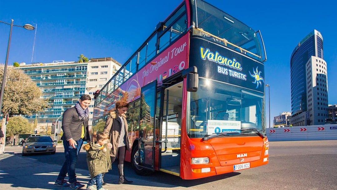 Passengers boarding the Valencia tour bus in the city center.