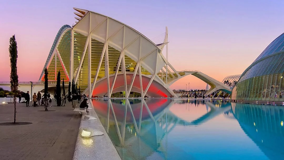 Príncep Felipe Science Museum exterior with reflection in water, Valencia, Spain.