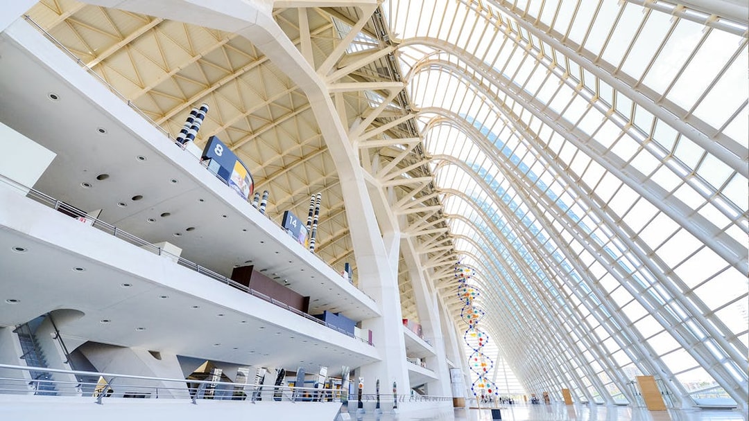 Príncep Felipe Science Museum interior with modern architecture and colorful DNA sculpture.