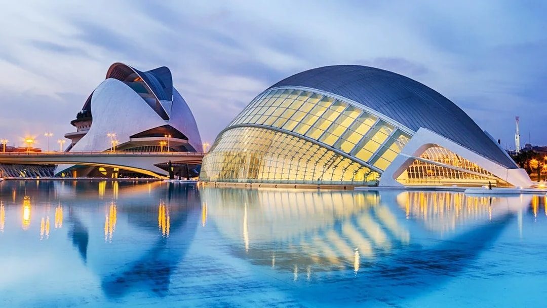City of Arts and Sciences in Valencia at dusk, featuring modern architecture.