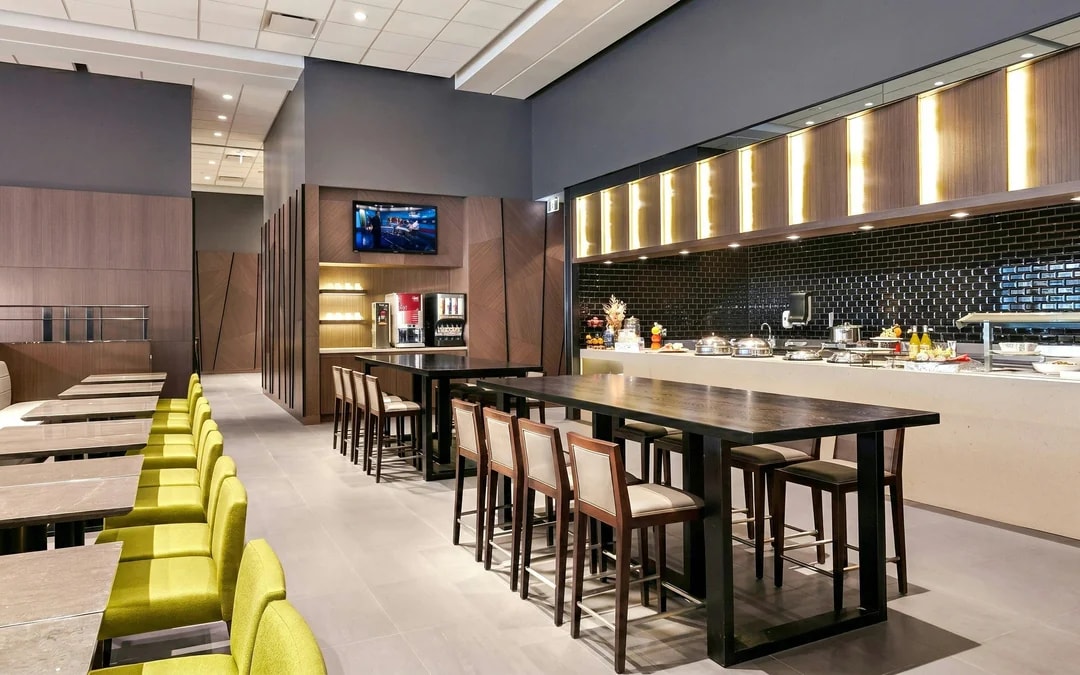 Vancouver International Airport: Plaza Premium Lounge at Domestic Departures, Gate B15 Image 6