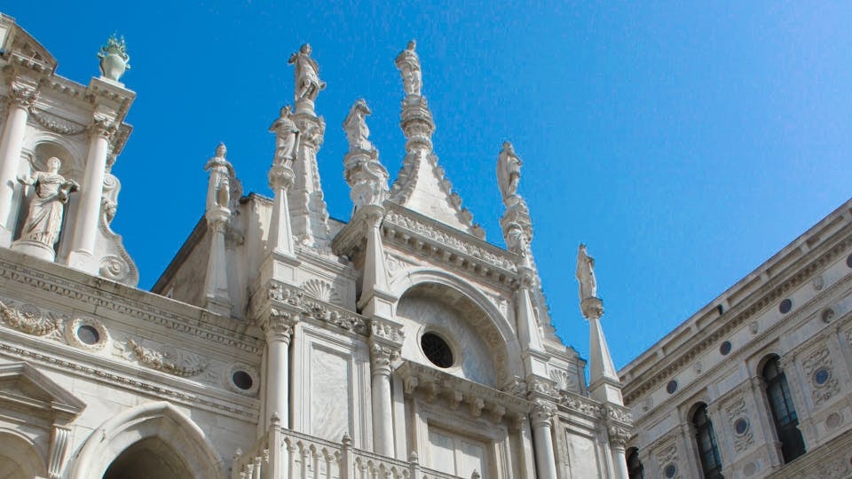 Doge’s Palace facade with statues, Venice 3-Museum Pass.