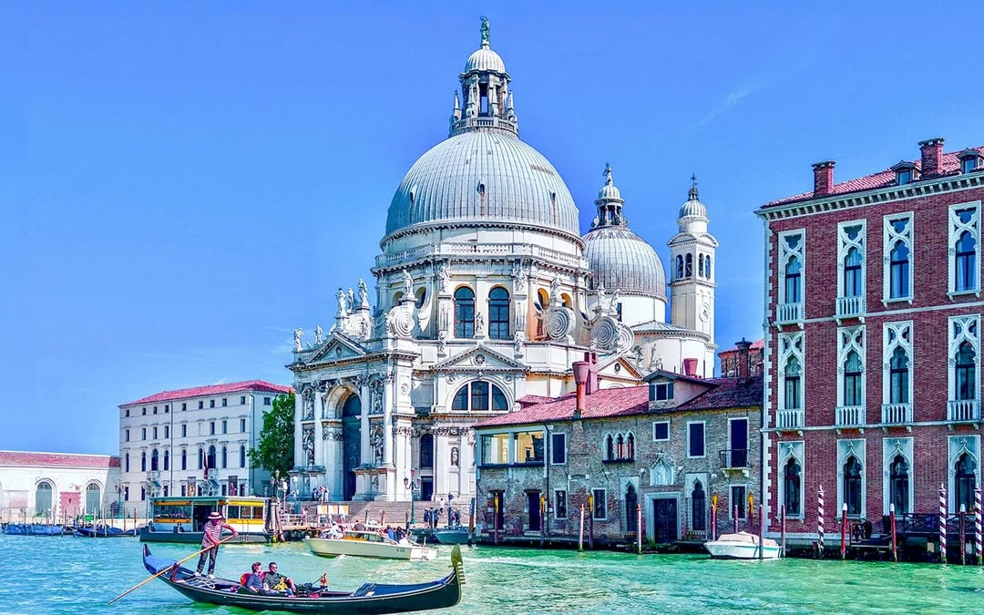 Venice Grand Canal Classic Gondola Ride Image 5