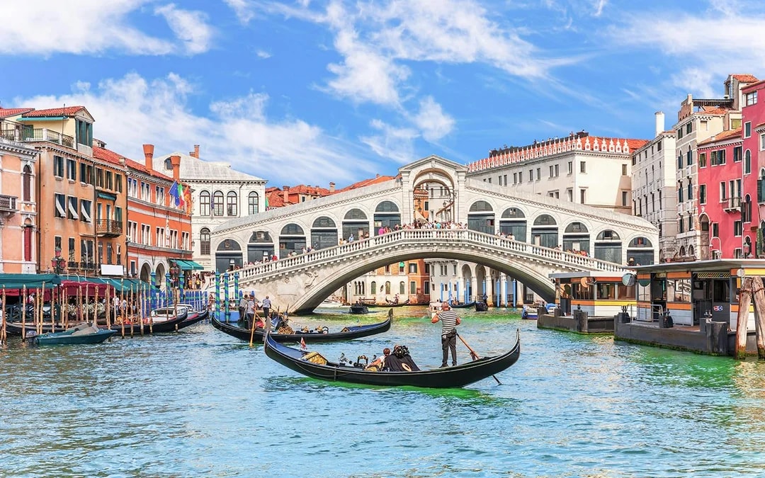 Venice Grand Canal Classic Gondola Ride Image 1