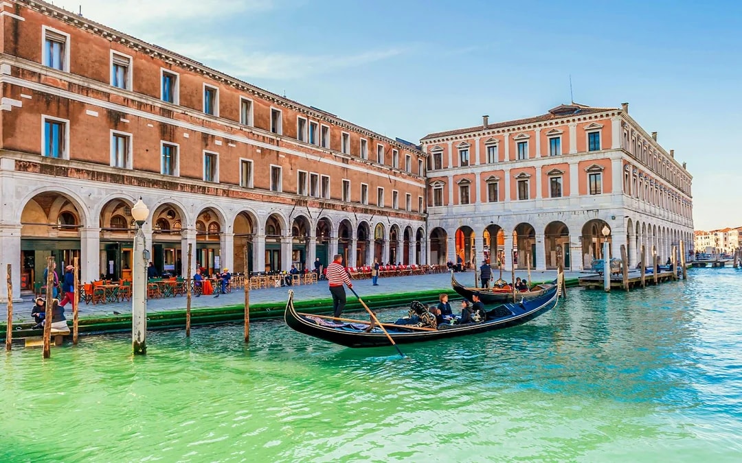 Venice Grand Canal Classic Gondola Ride Image 4