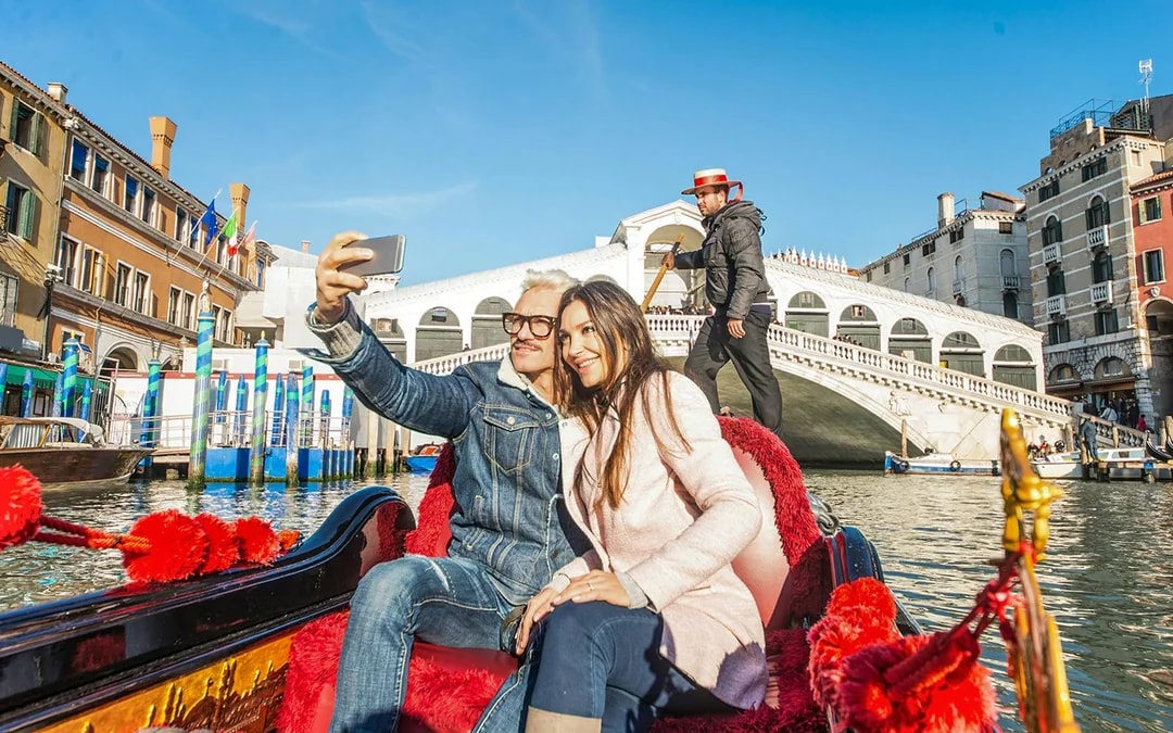 Venice Grand Canal Gondola Ride with Serenade Image 7