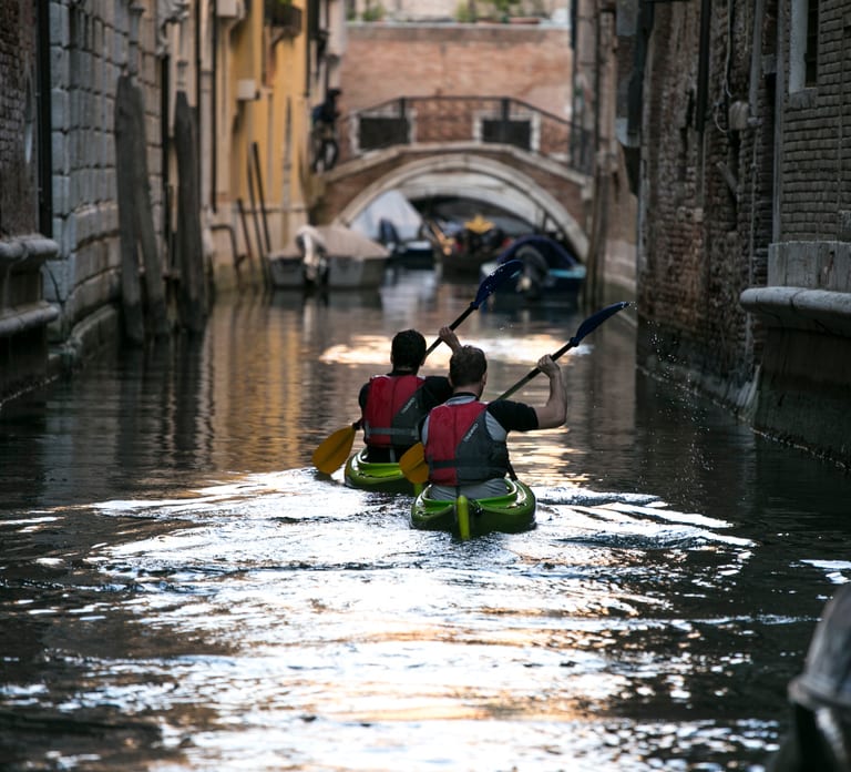 Venice: Guided Canal Kayak Tour at Day, Night, or Sunset