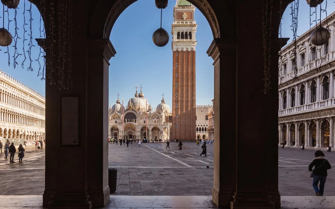 Venice Guided Walking Tour with Gondola Ride Image 9