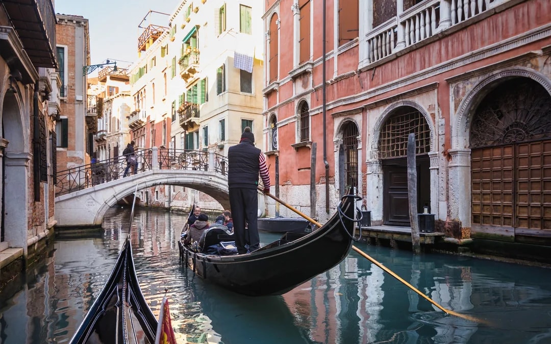 Venice Guided Walking Tour with Gondola Ride Image 1