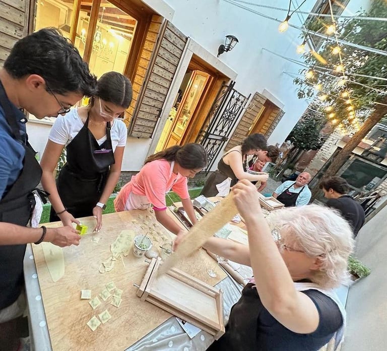 Venice: Home Cooking Experience with Unlimited Wine