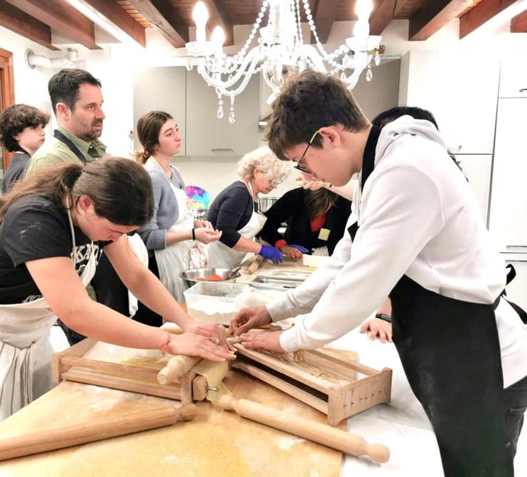 Venice: Home Cooking Experience with Unlimited Wine