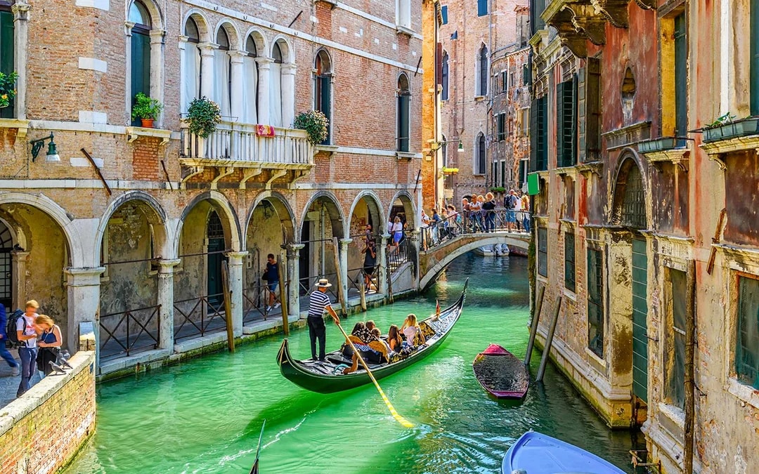 Venice in a Day: St. Mark’s, Doge’s Palace, Murano & Burano with Gondola Ride Image 4