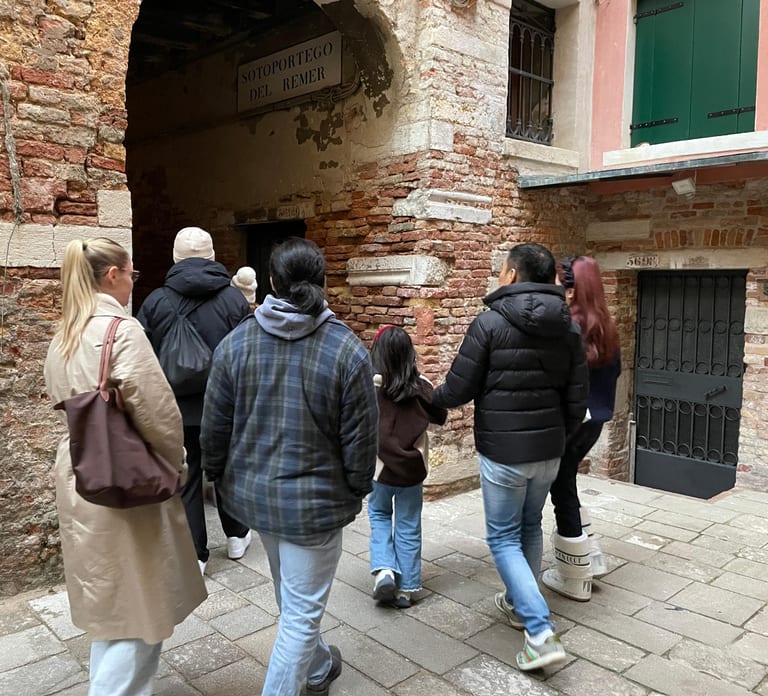Venice: Mysterious Tales of Ghosts and Murders