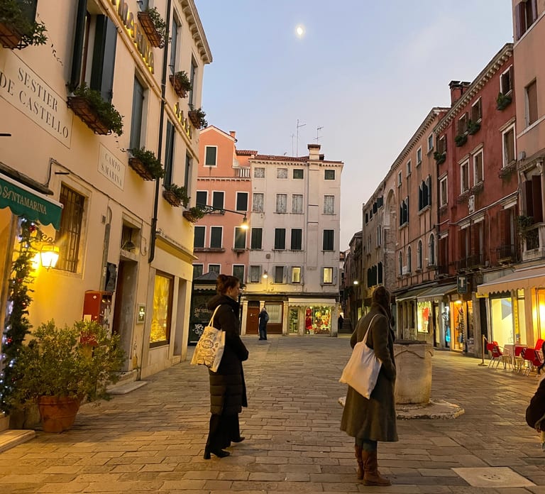 Venice: Mysterious Tales of Ghosts and Murders
