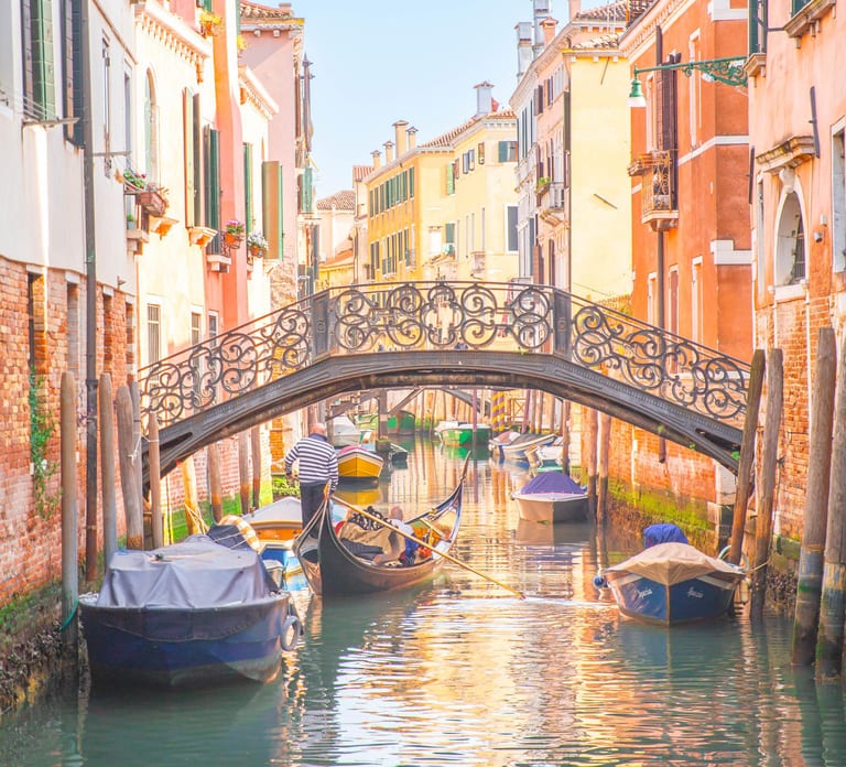 Venice: Private Gondola Cruise for up to 5 Passengers