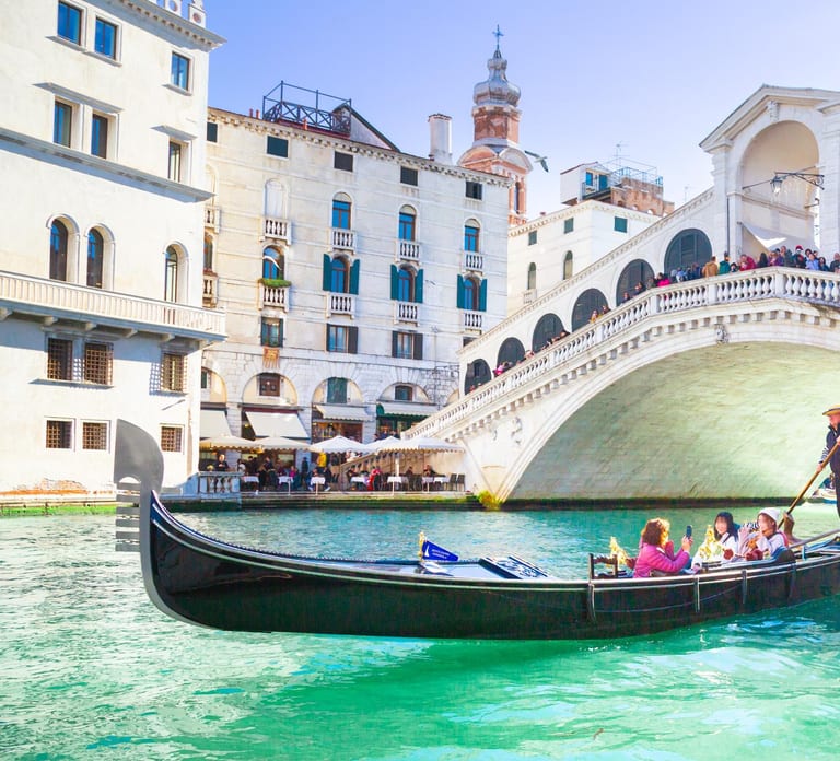 Venice: Private Gondola Cruise for up to 5 Passengers