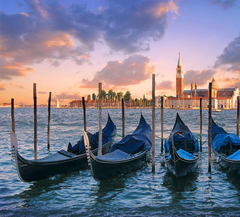 Venice: Private Gondola Cruise for up to 5 Passengers