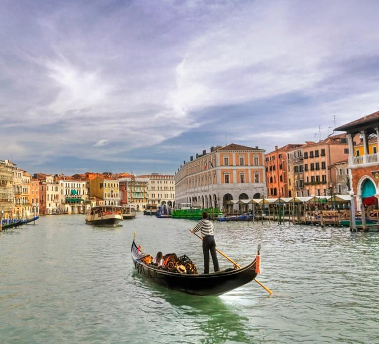 Venice: Private Gondola Cruise for up to 5 Passengers