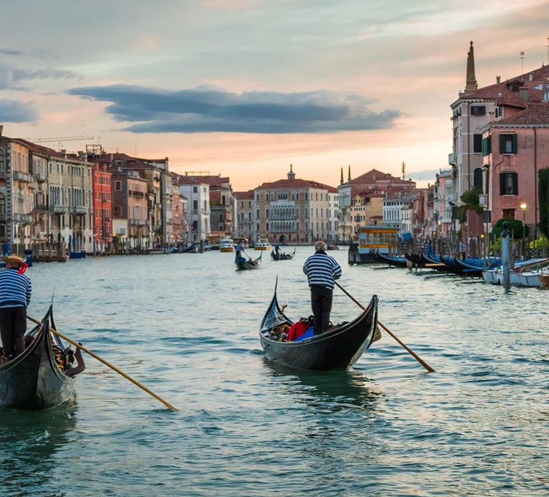 Venice: Private Gondola Cruise for up to 5 Passengers