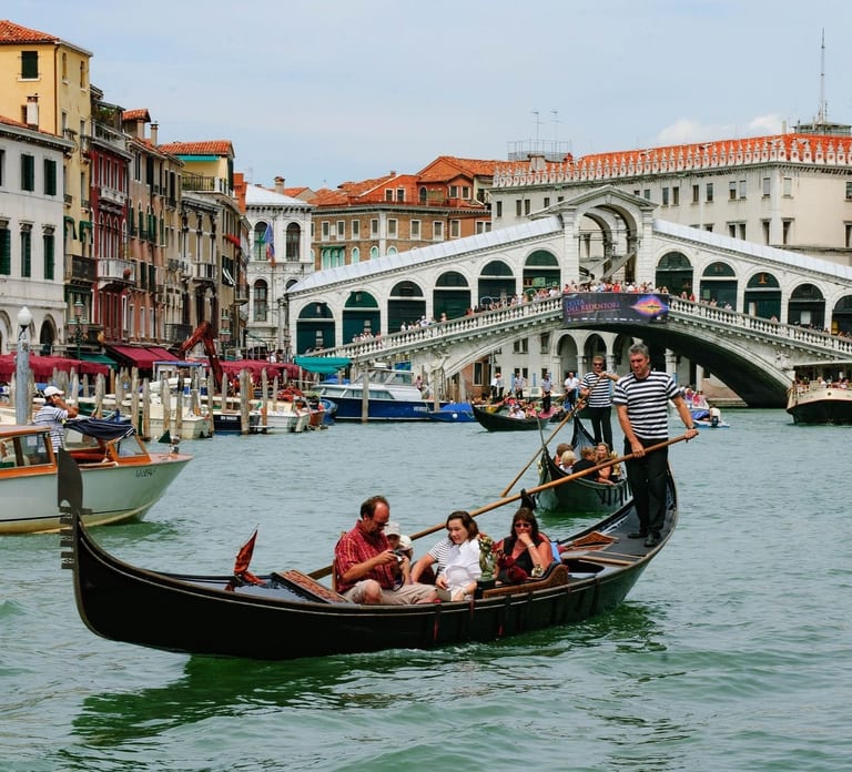 Venice: Private Gondola Cruise for up to 5 Passengers