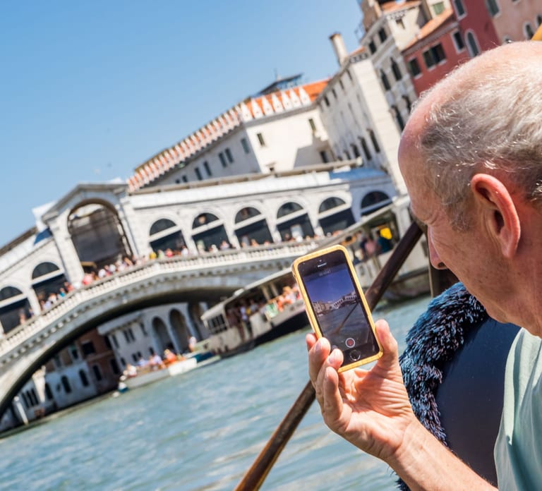 Venice: Private Gondola Cruise for up to 5 Passengers