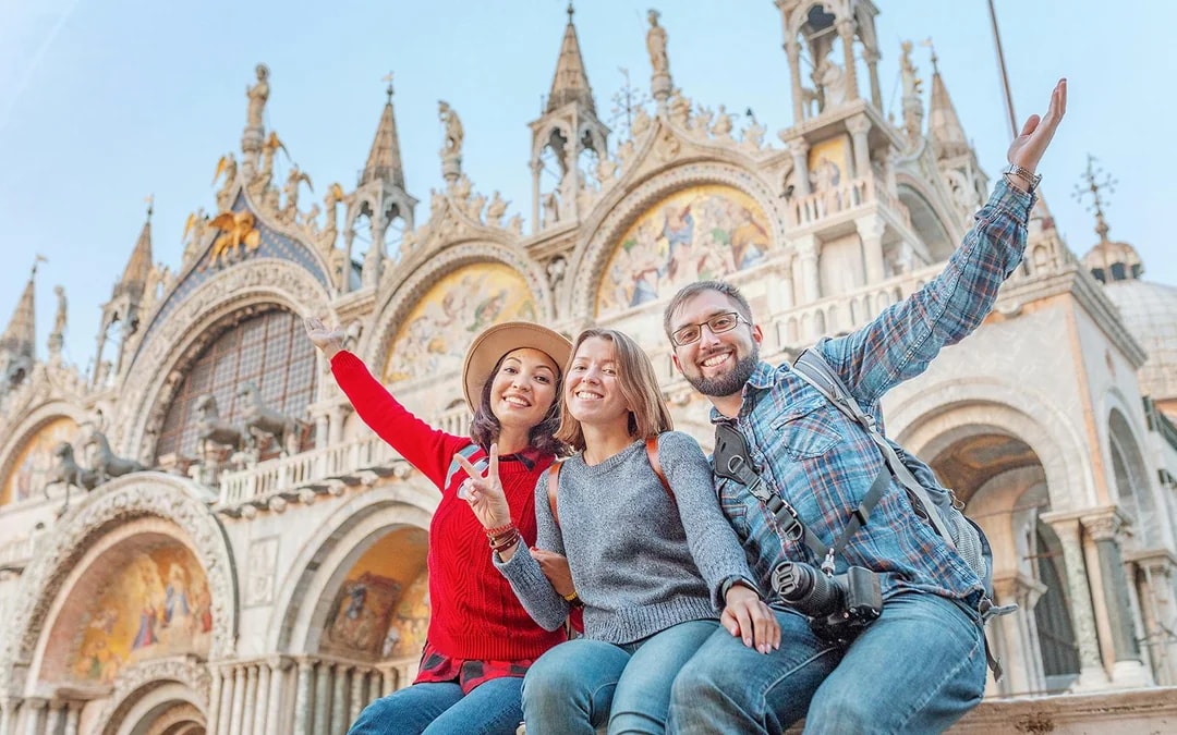 Venice Walking Tour with Grand Canal Gondola Ride Image 1