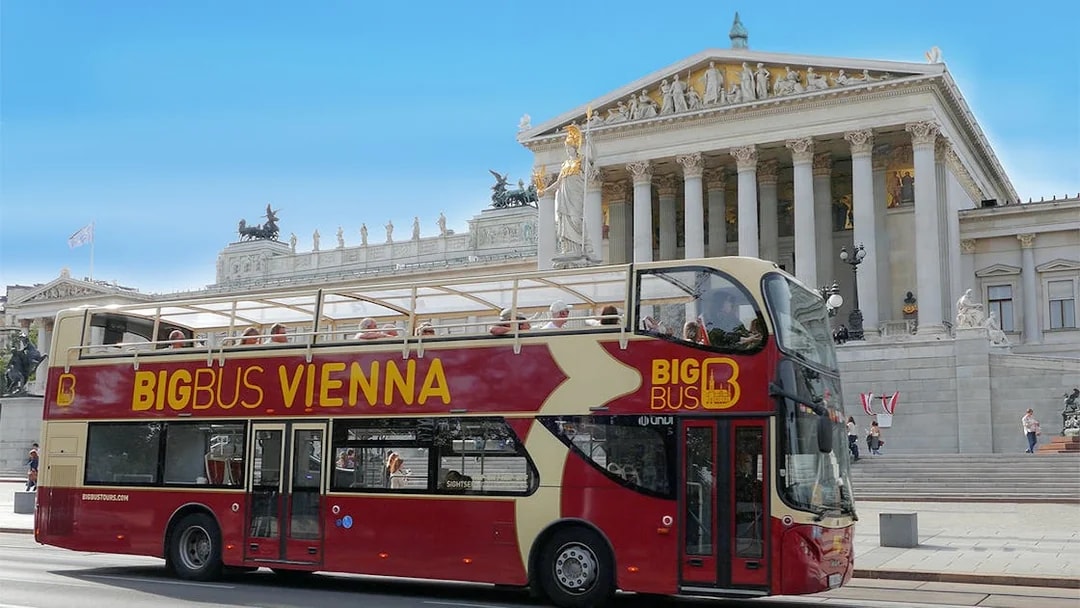 Big Bus Vienna in front of the Austrian Parliament Building.
