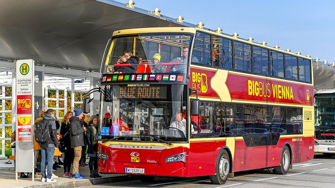 Hop-on hop-off bus at Vienna stop with passengers boarding, featuring the Big Bus Vienna logo.