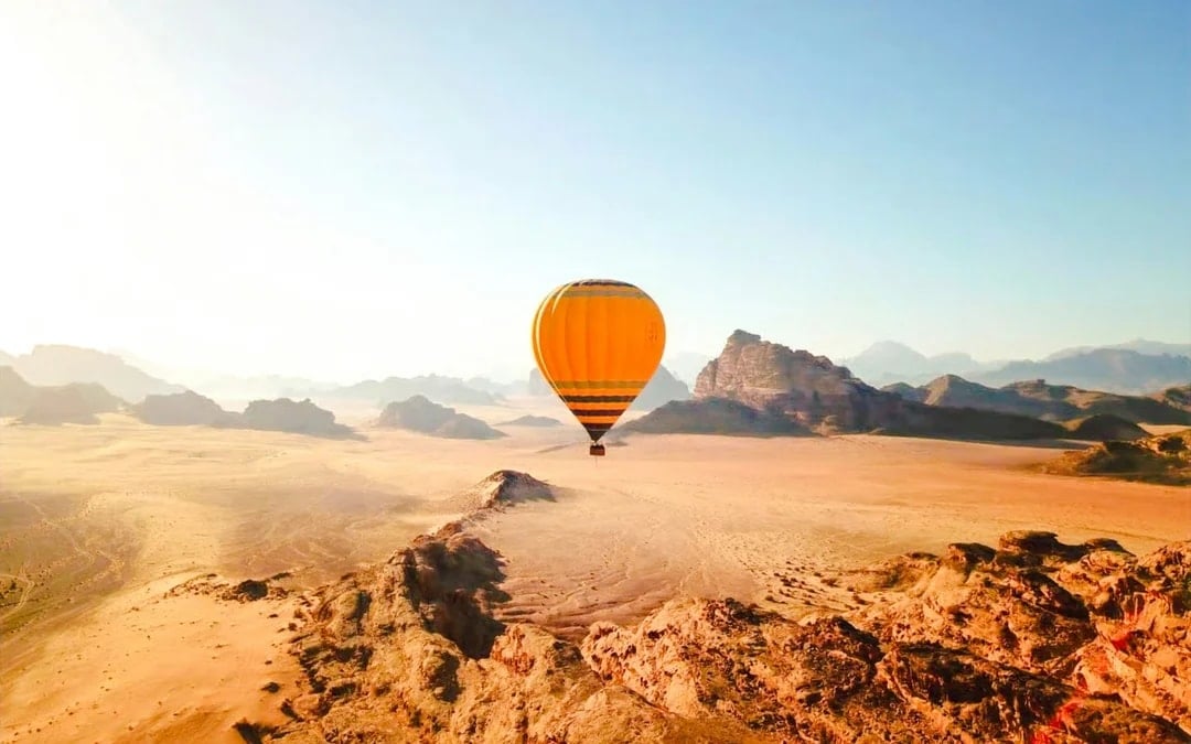 Wadi Rum Sunrise Hot Air Balloon Flight with Round-Trip Transfers