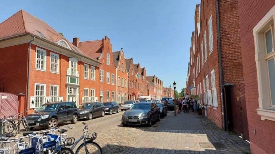 Walking tour through Potsdam's historic old town to Sanssouci