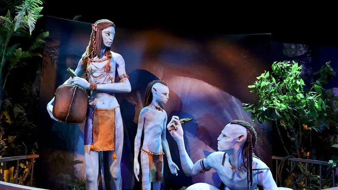 Na'vi figures in Pandora - The World of Avatar, Walt Disney World, Orlando.