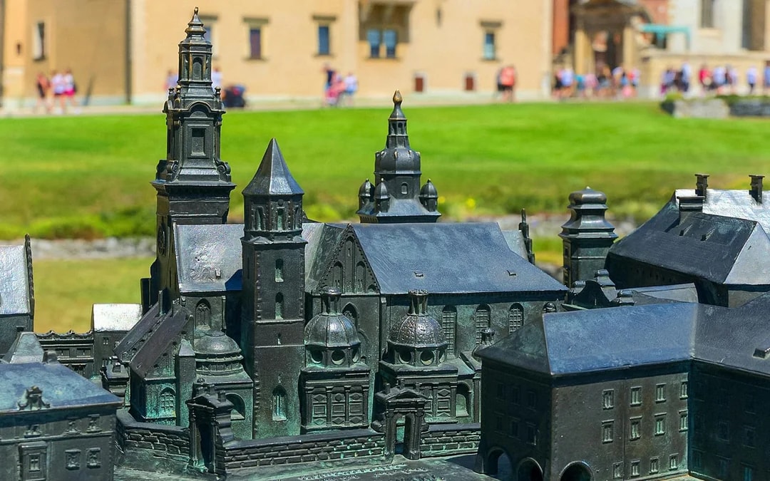Wawel Castle, Cathedral & Wieliczka Salt Mine Guided Tour with Lunch Image 9