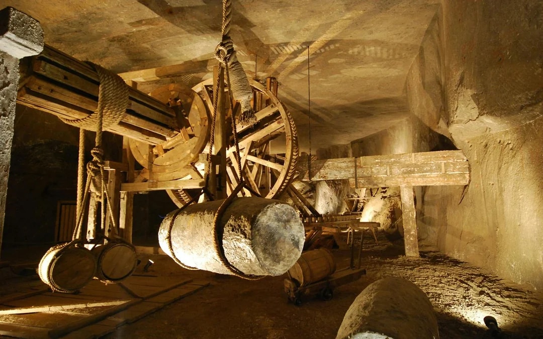 Wawel Castle, Cathedral & Wieliczka Salt Mine Guided Tour with Lunch Image 12