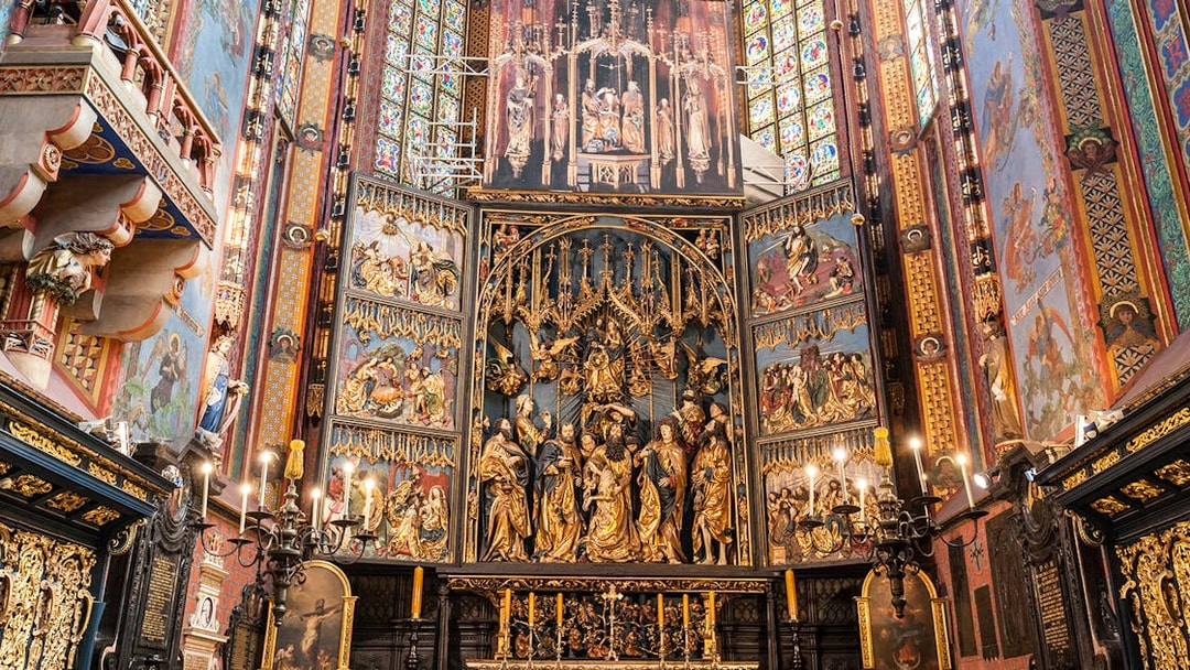 St. Mary’s Basilica interior with ornate altarpiece, Kraków guided tour.