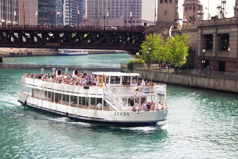 Wendella’s 90 minute Chicago River architecture tour