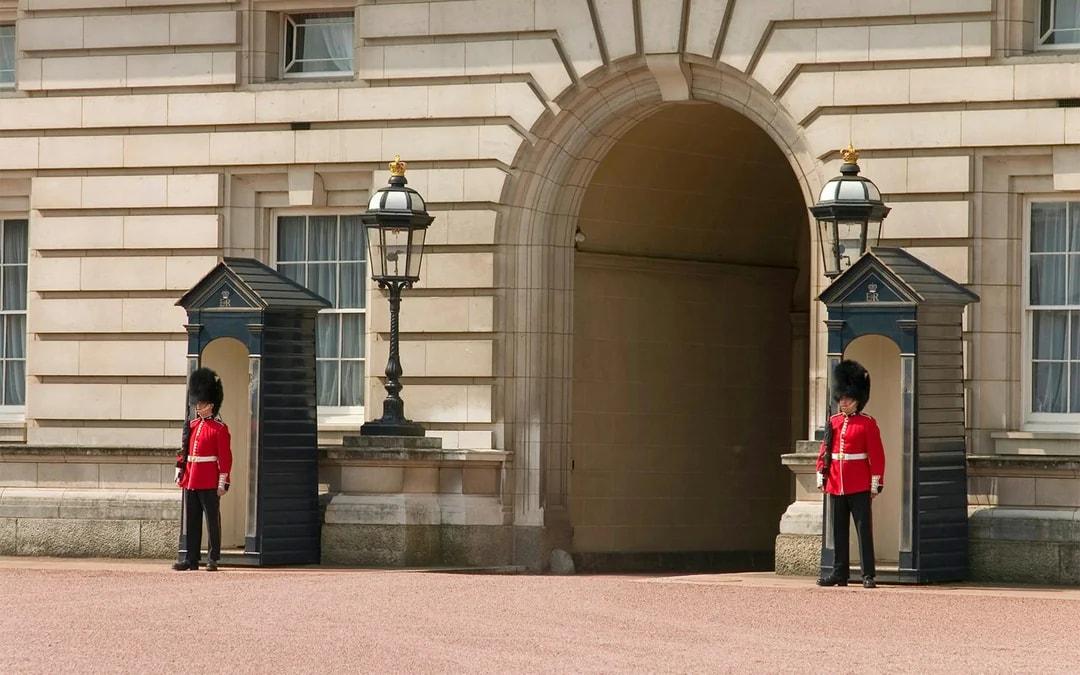 Westminster Abbey Guided Tour with Changing of the Guard Image 11
