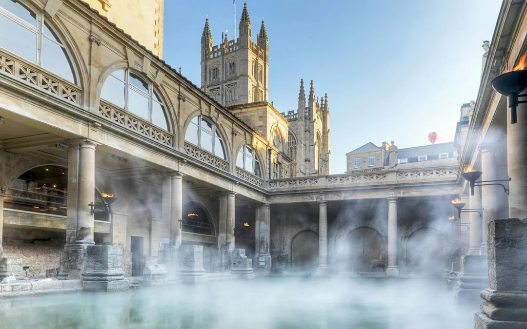 From London: Windsor Castle, Stonehenge & Bath Guided Tour with Access to Roman Bath Image 5