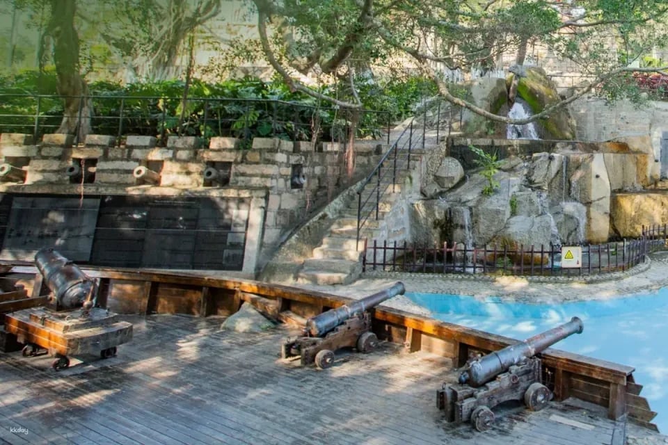 Xiamen Zengcuo'an Coastal Cultural and Creative Fishing Village + Hulishan Fortress Day Ticket | Enjoy traditional Minnan houses, seafood delicacies, and island scenery all in one trip.