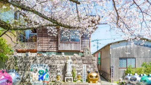 A day trip to Yufuin, Nyoji Temple, Yufuin, Lake Kinrin, and Beppu Hell Hot Springs in Kyushu. Day Tours