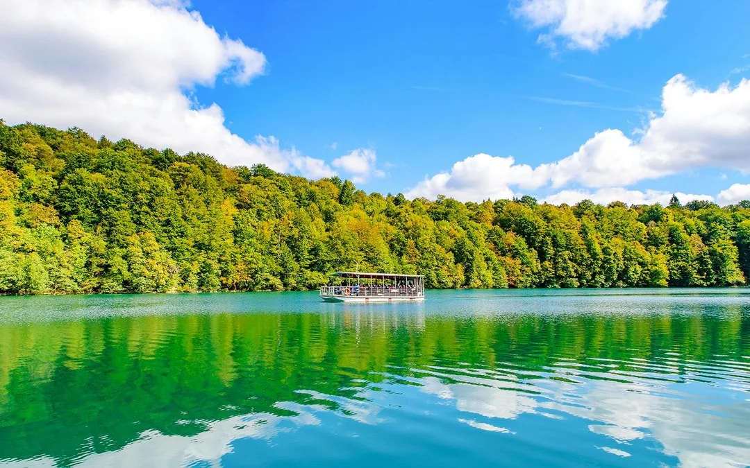 From Zagreb: Full-Day Trip to Plitvice Lakes National Park and Rastoke Village Image 8